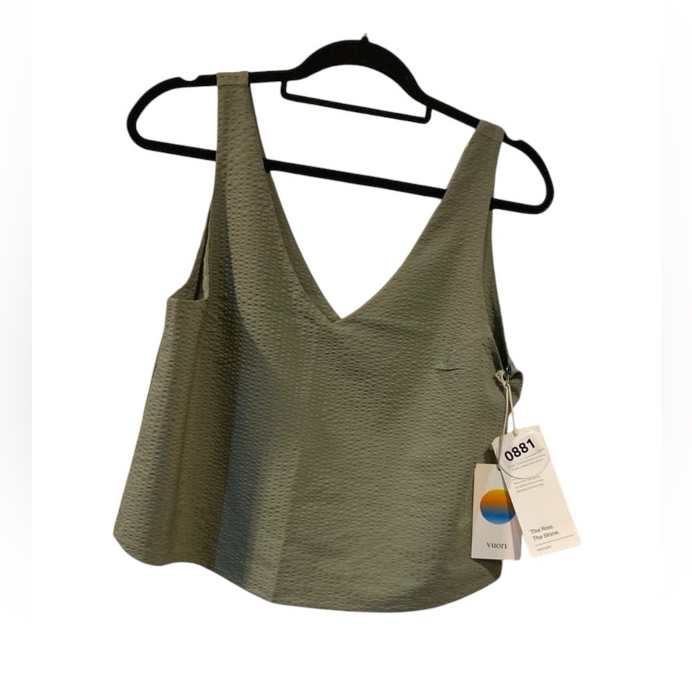 NWT Vuori villa textured crop tank LAUREL Size S